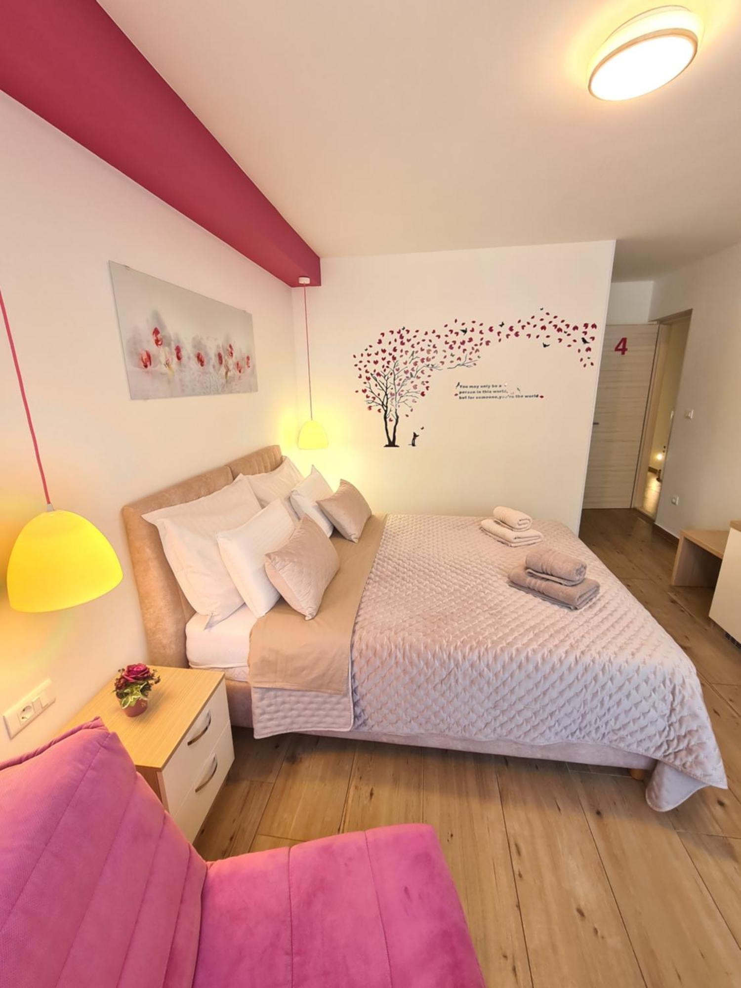 Coloured Rooms Split Exterior photo