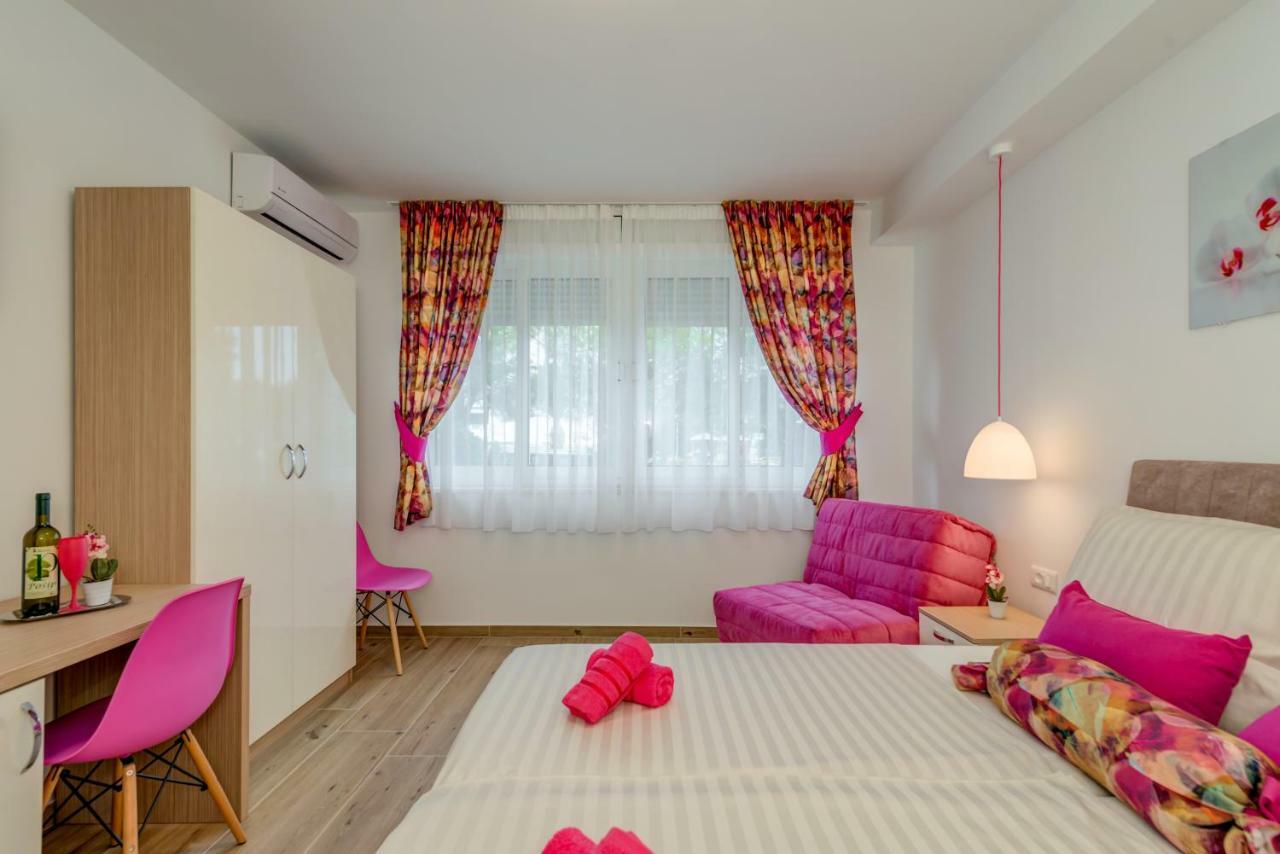 Coloured Rooms Split Exterior photo