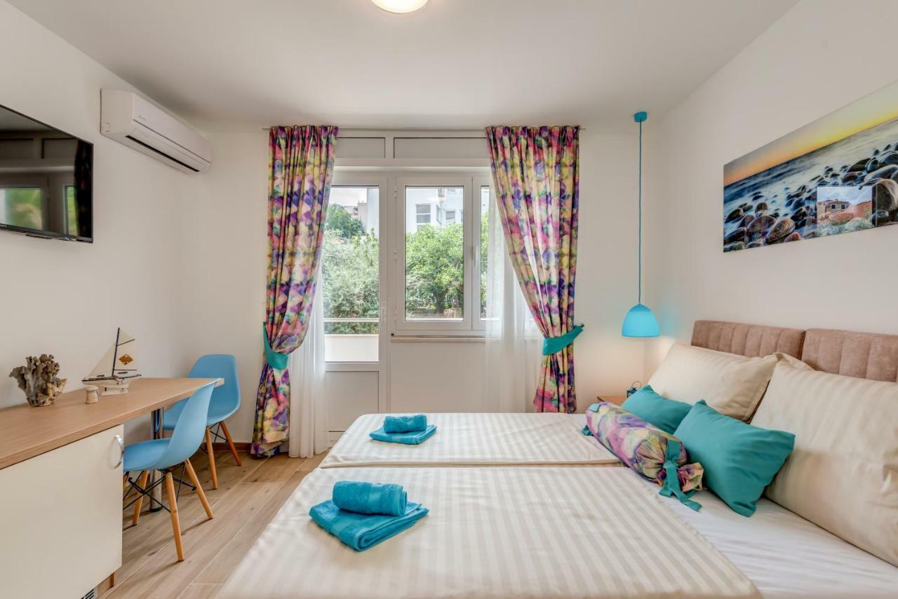 Coloured Rooms Split Exterior photo